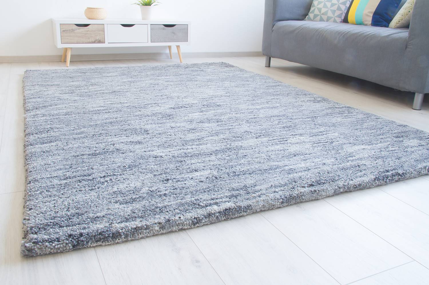 Teppich Premium Nepal fein mit Seide Handgeknüpft 140x200 cm 100 % Wolle grau 